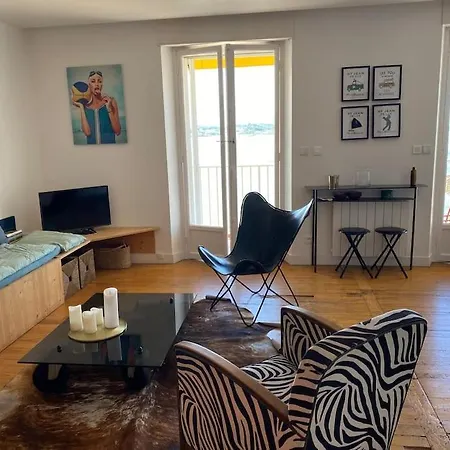 Les Pieds Dans L Eau