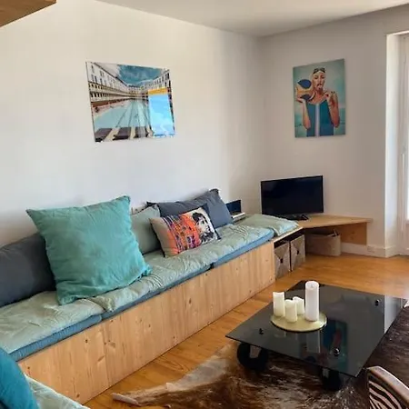 Les Pieds Dans L Eau