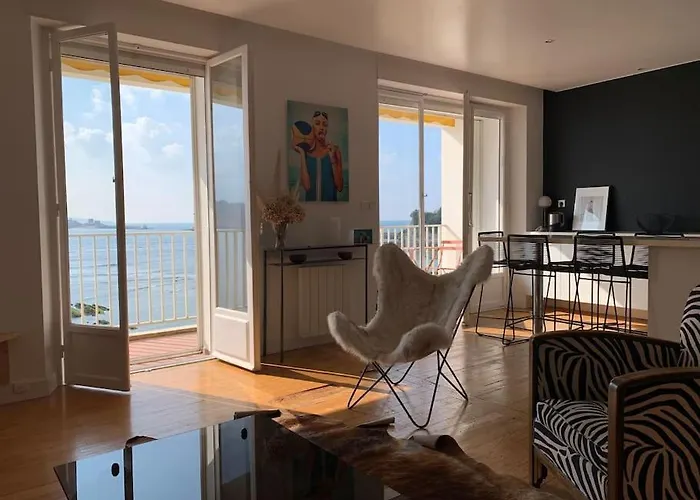 Les Pieds Dans L Eau *